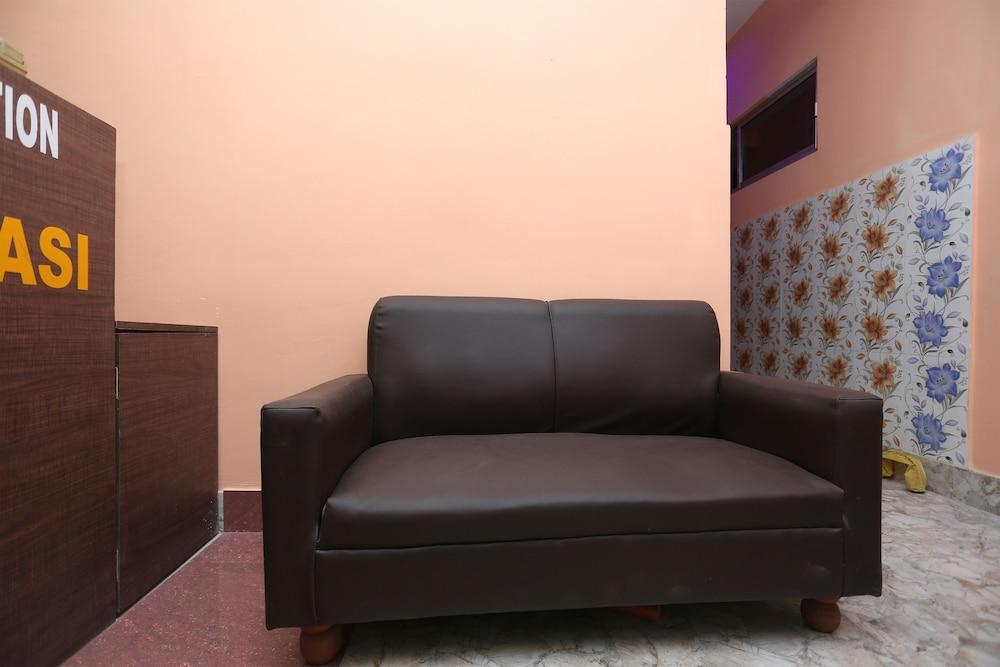 OYO 27734 Hotel Savasi