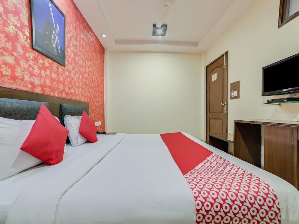 OYO 24437 Oxford Deluxe