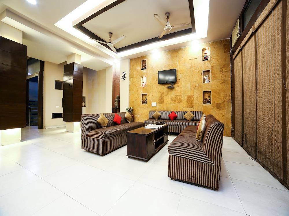 Capital O 928 Villa@43