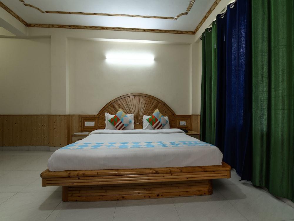 OYO Home 15841 Serene Mountain View Studio