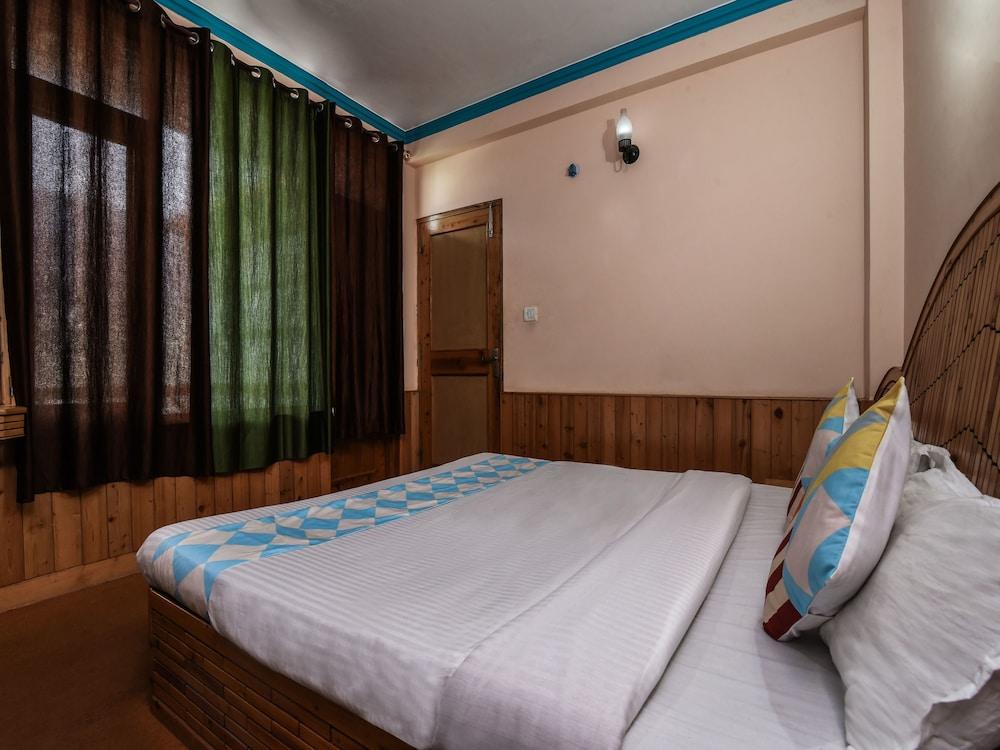 OYO Home 15841 Serene Mountain View Studio