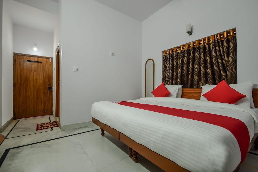 OYO 18671 Ashirwad Palace Hotel