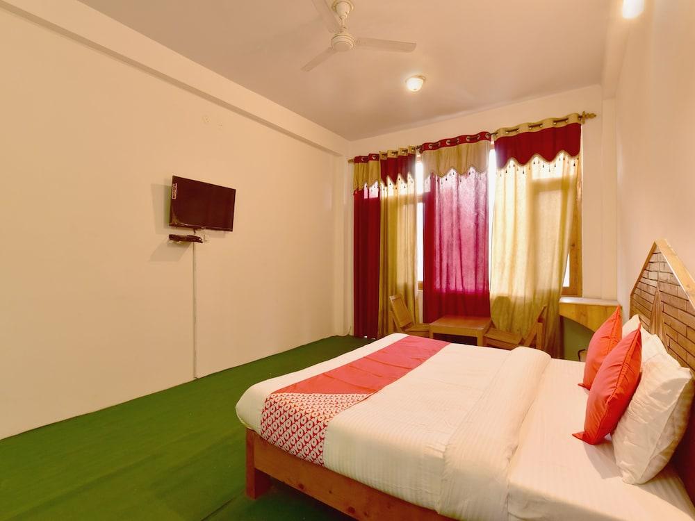 OYO 18411 Hotel Aarya