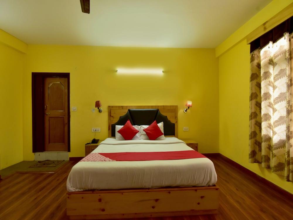 OYO 23130 Radhika Cottage