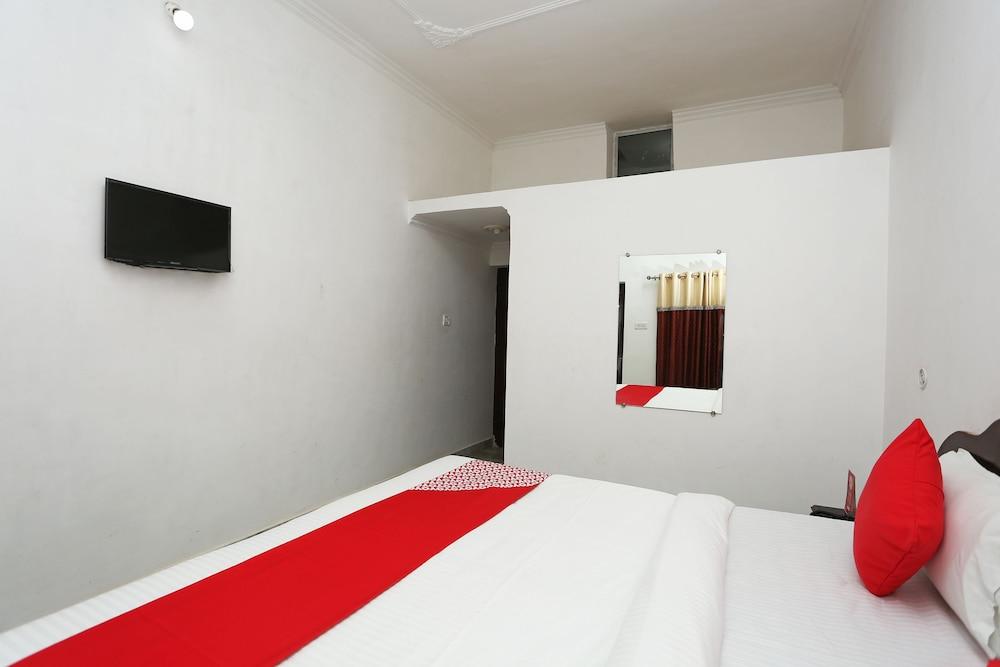 OYO 25043 Hotel Karma