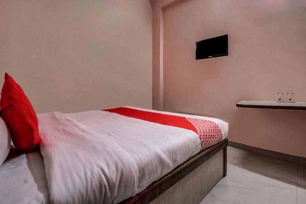 OYO 17250 Hotel Ganesham