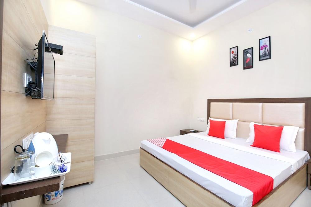 OYO 24501 Hotel Forever Inn