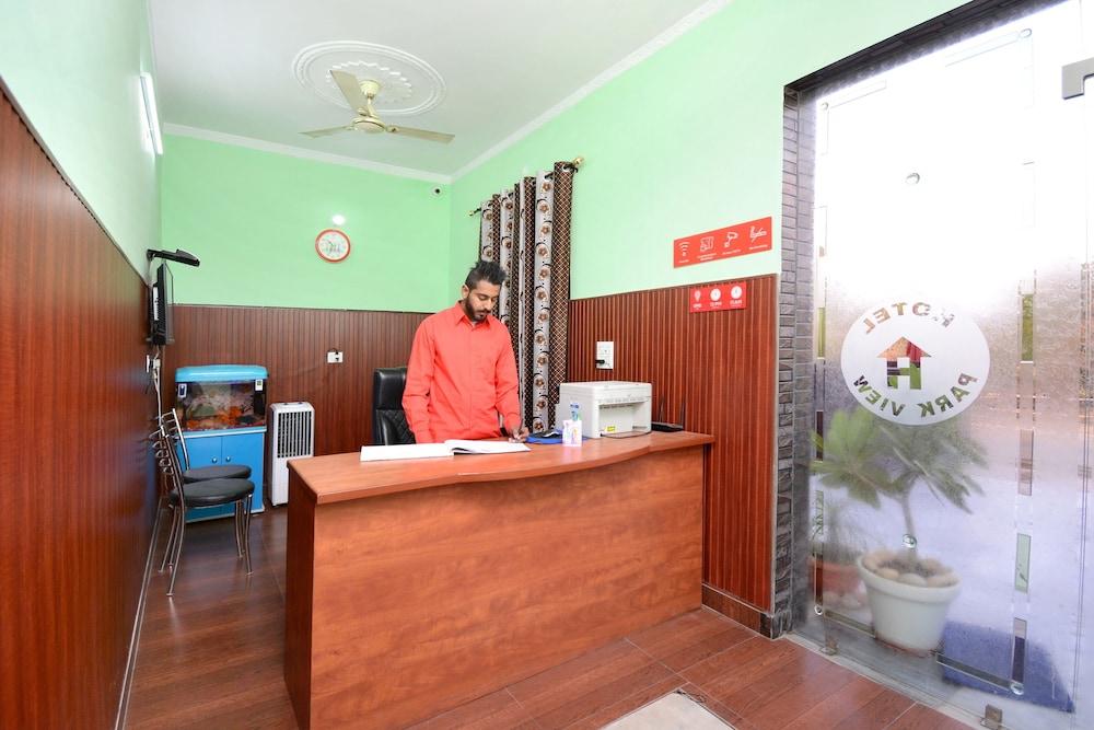 OYO 28097 Hotel Park View