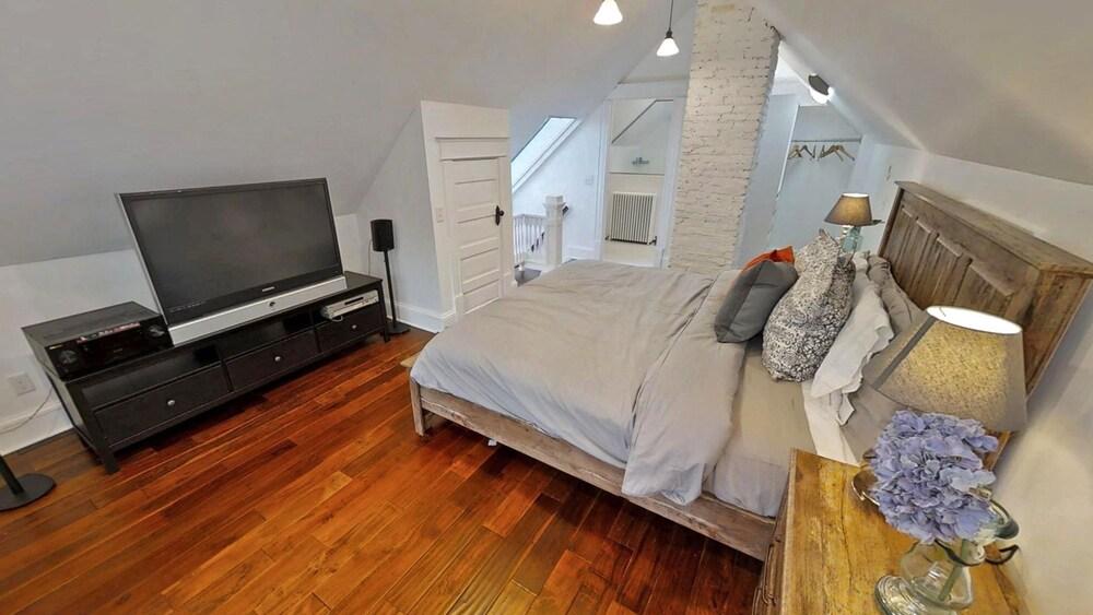 Linden Hills Luxury Charmer