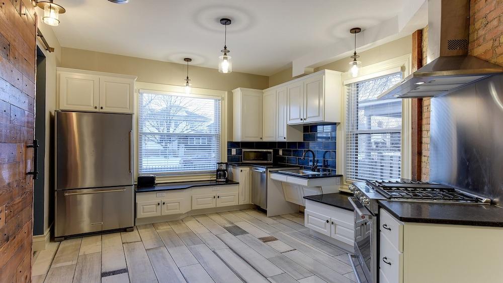 Stay Chateau Suite 4