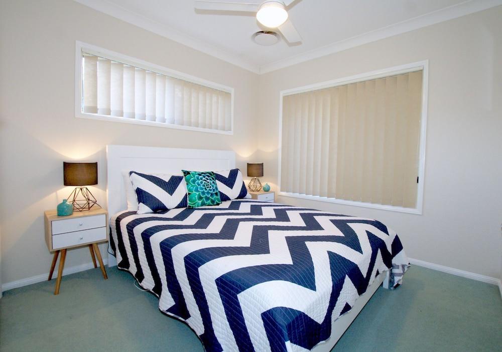 Anaheim Entertainer Deluxe