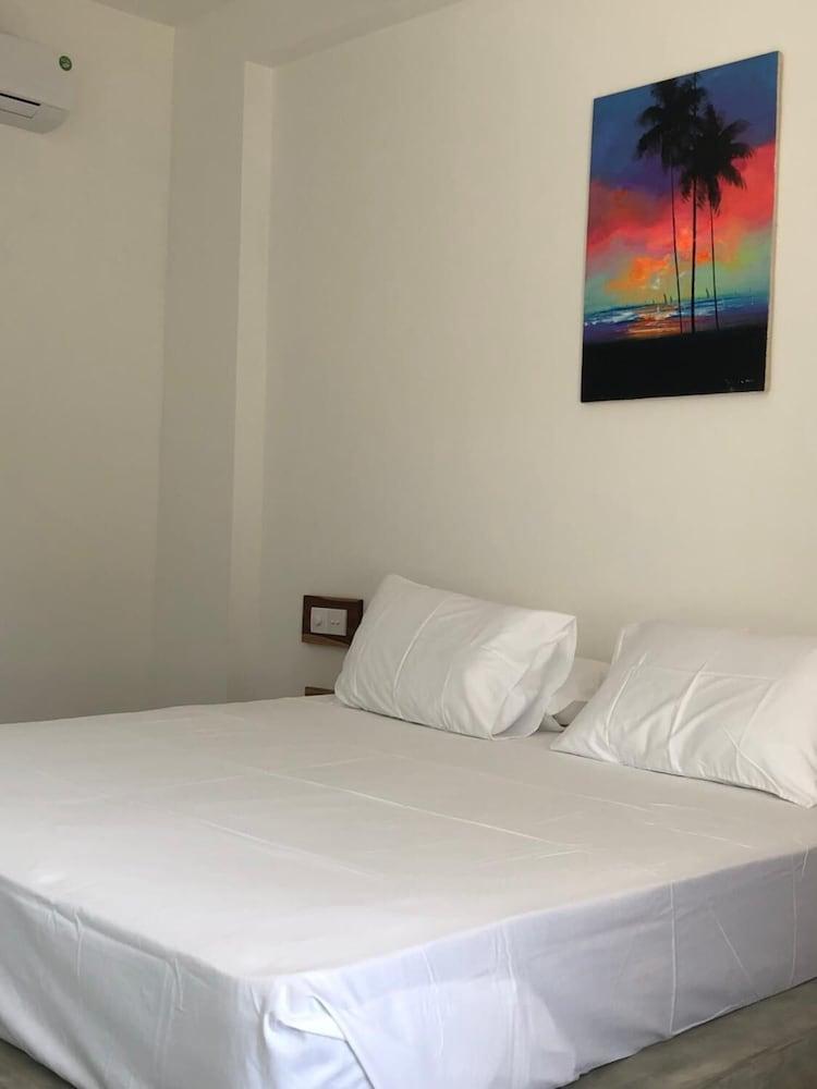 Dasu's Restaurant & Villa