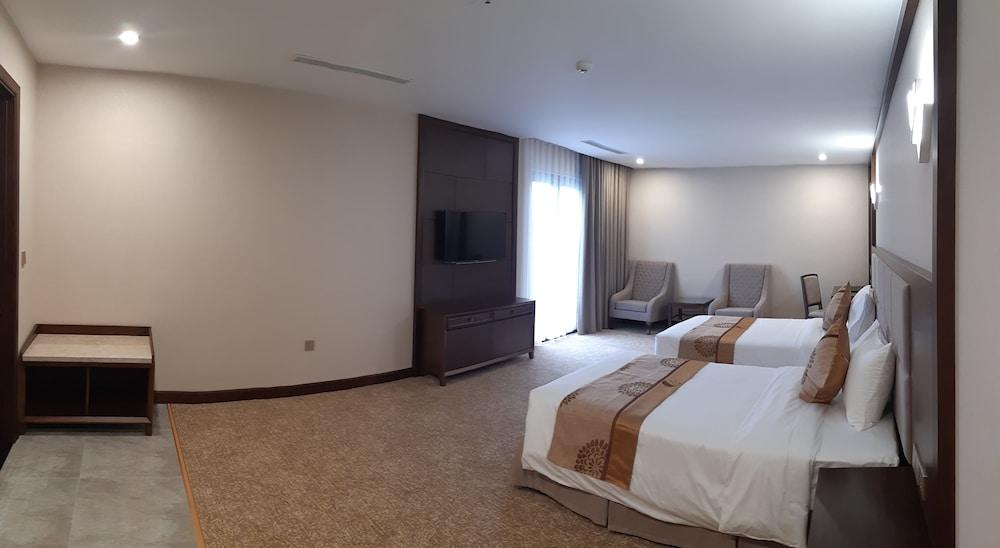 Duc Huy Grand Hotel & Spa