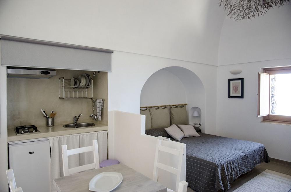 Dammusi Sciuvechi Resort