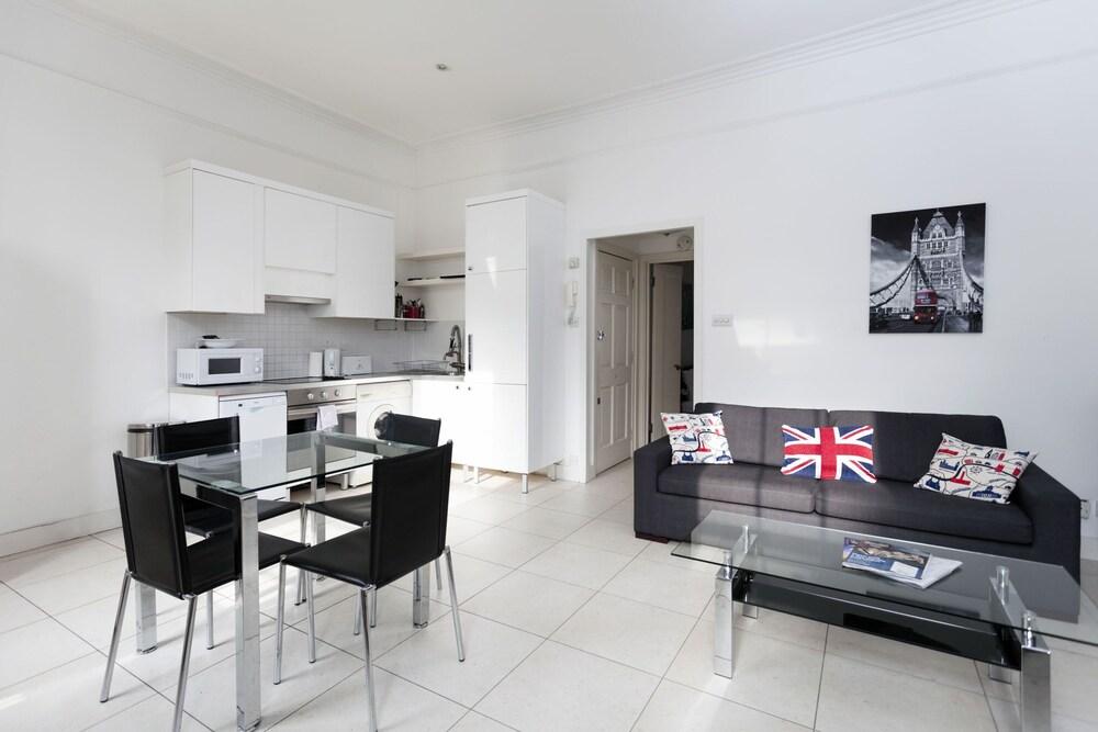 Old Brompton 1 Charming Atmosphere