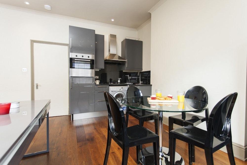 Old Brompton 2 Exclusive Atmosphere