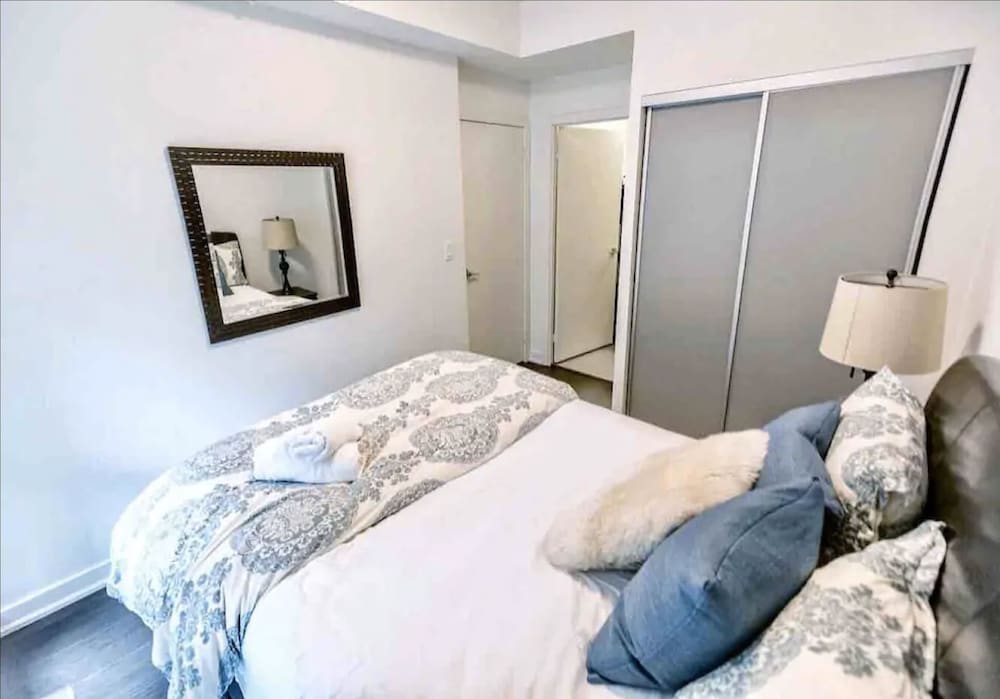 HomeHop - Entertainment District