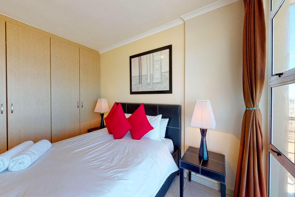 The Waves Crest Bloubergstrand