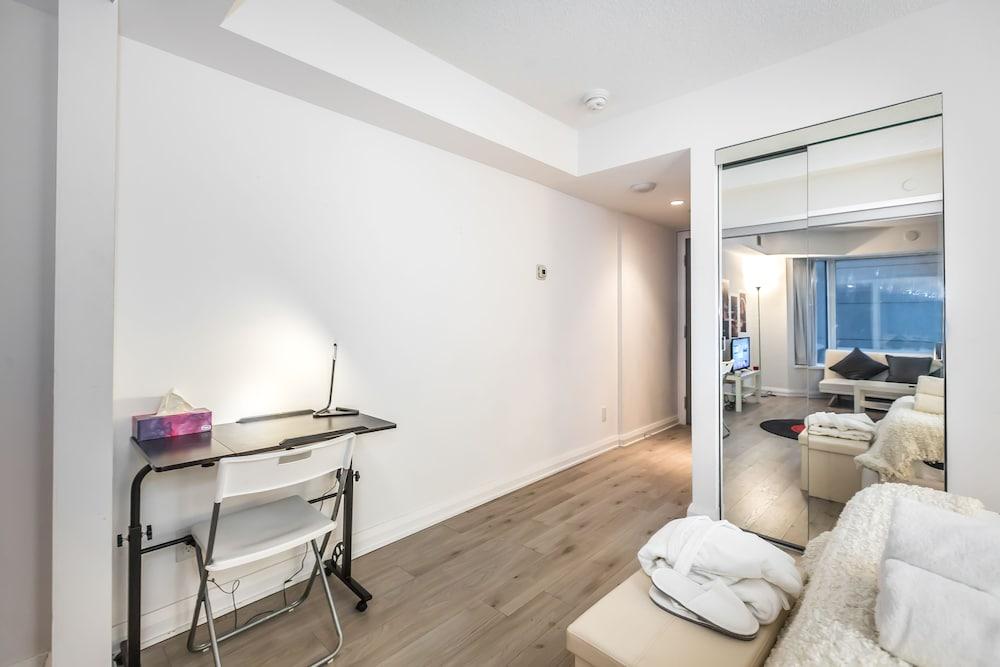 Executive Class, Downtown Luxury @fashion Dist