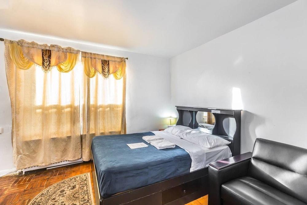 Magnificent Studio at Leaside -10 Mins to Downtown