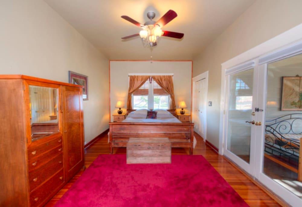 Mesquite Creek Farmhouse