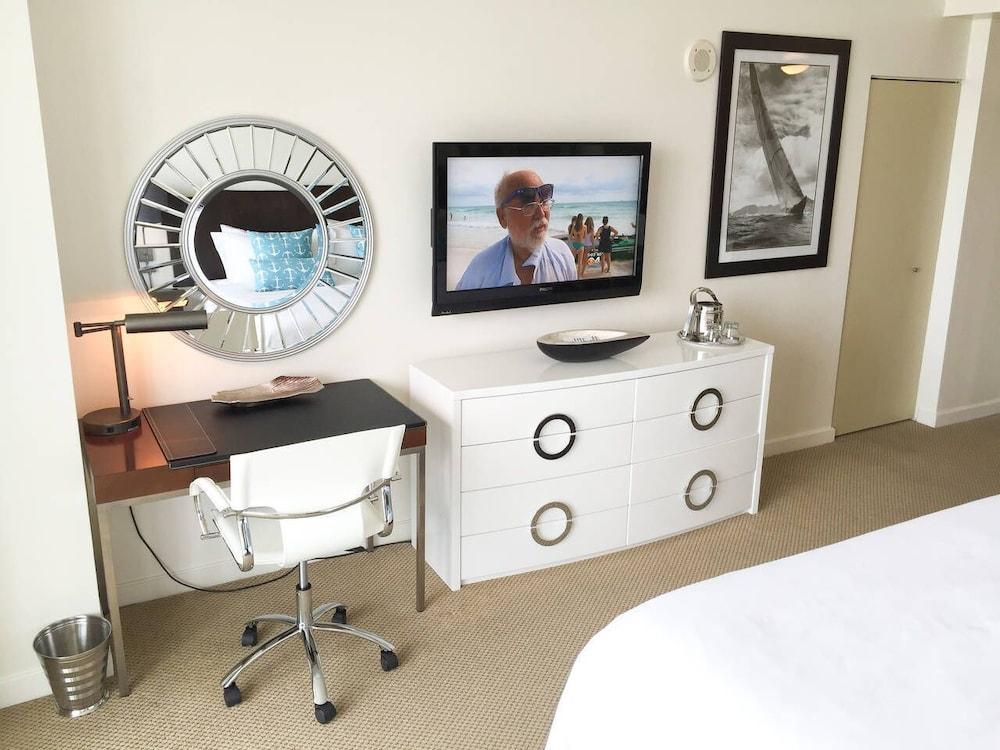 Ocean, Marina & City View Studio + Balcony #2