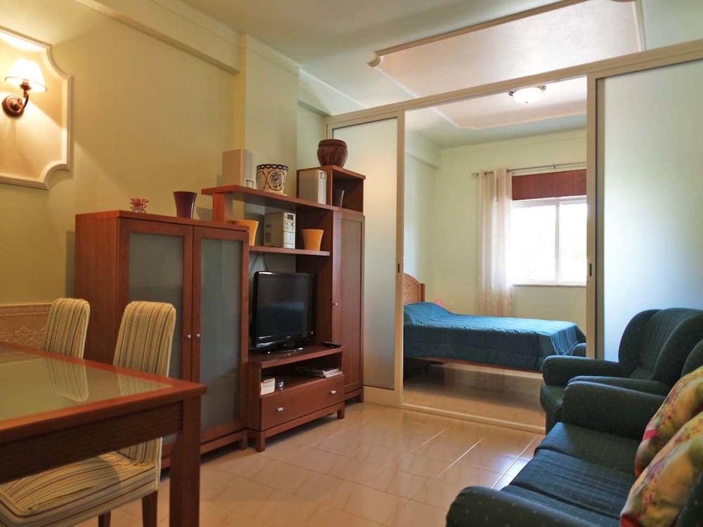 A10 Windmill 1 Bed with Pool by Dreamalgarve