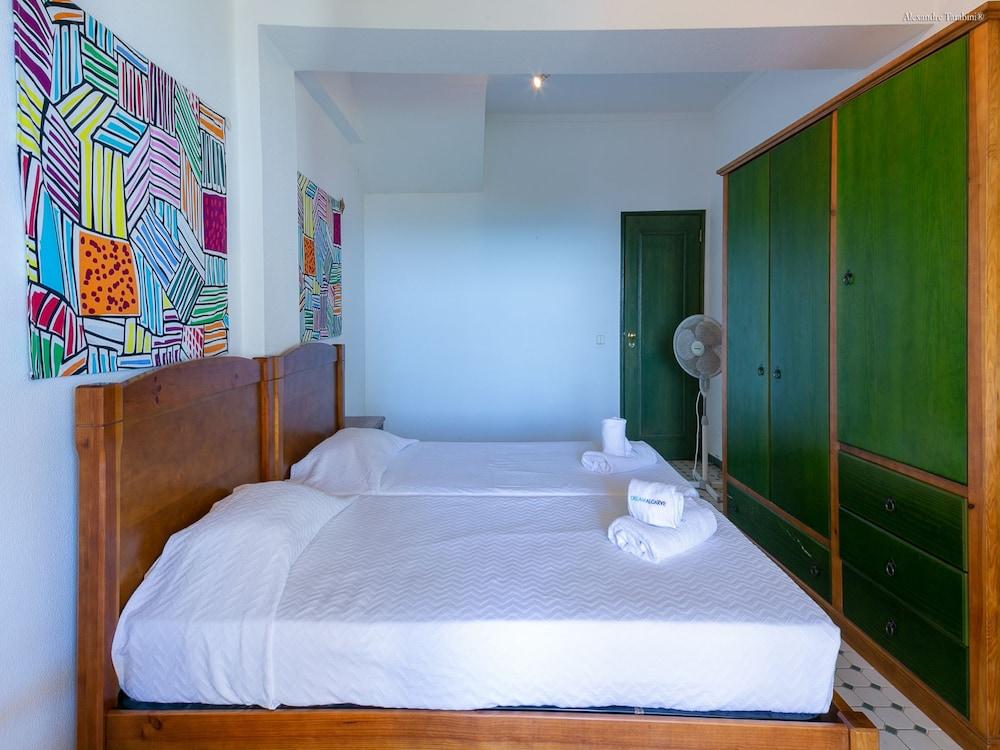 A15- Cliffside Beach Apartment by Dreamalgarve