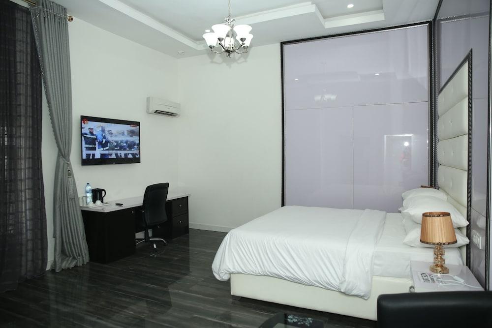 PoshLux Executive Hotel