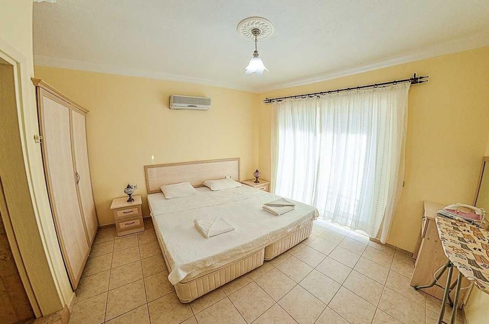 Villa Kaktus by Lycia Collections