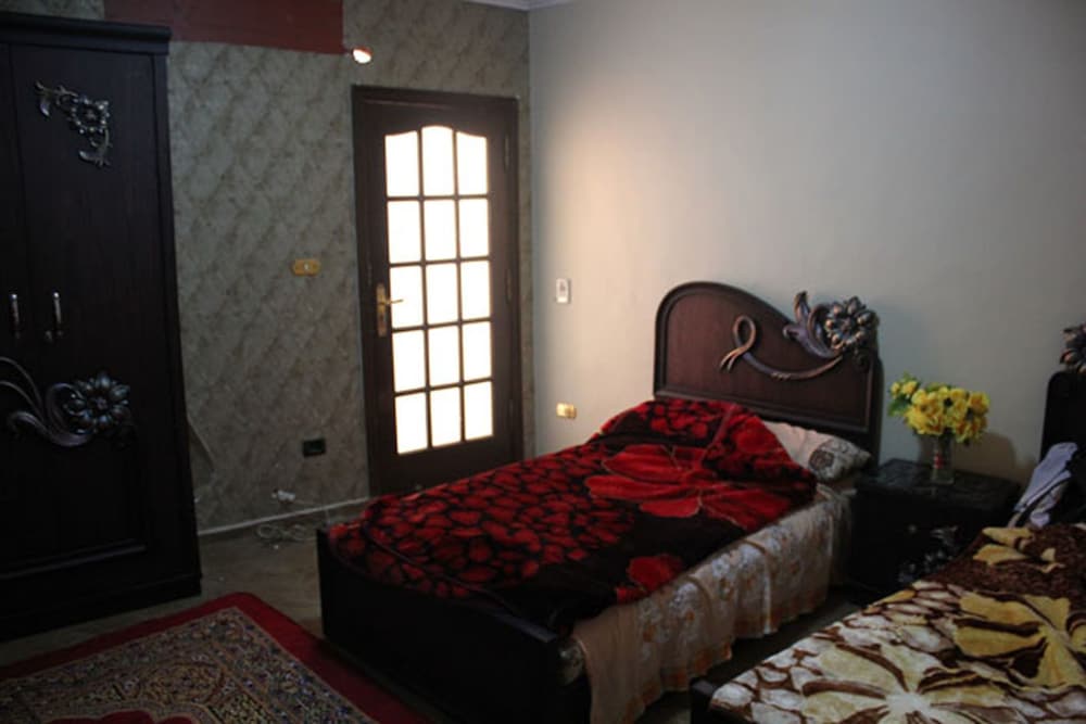 Pyramid Rise Apartments