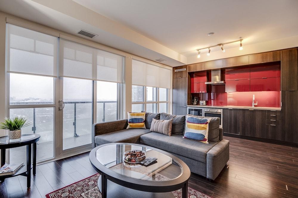 Galaxy Suites 300 Front Unit 3003