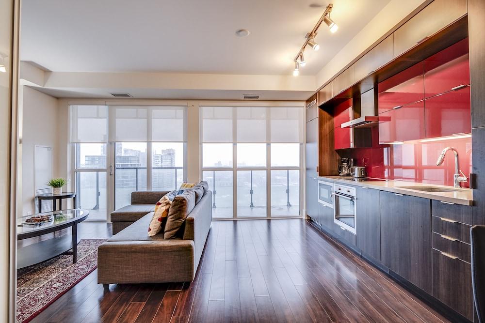 Galaxy Suites 300 Front Unit 3003