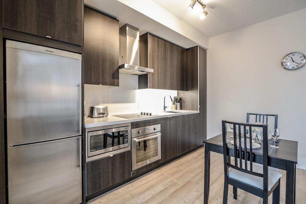 Galaxy Suites 300 Front Unit 2705