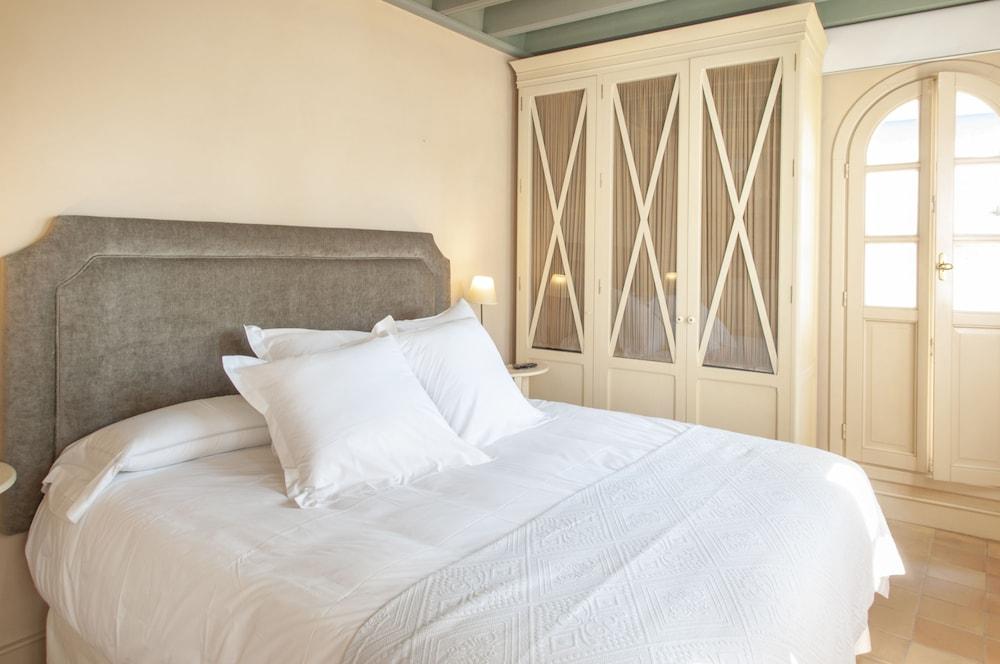 CH Apartments Rooftop Terrace