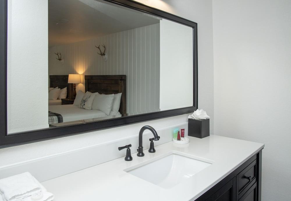 The Occidental Lodge