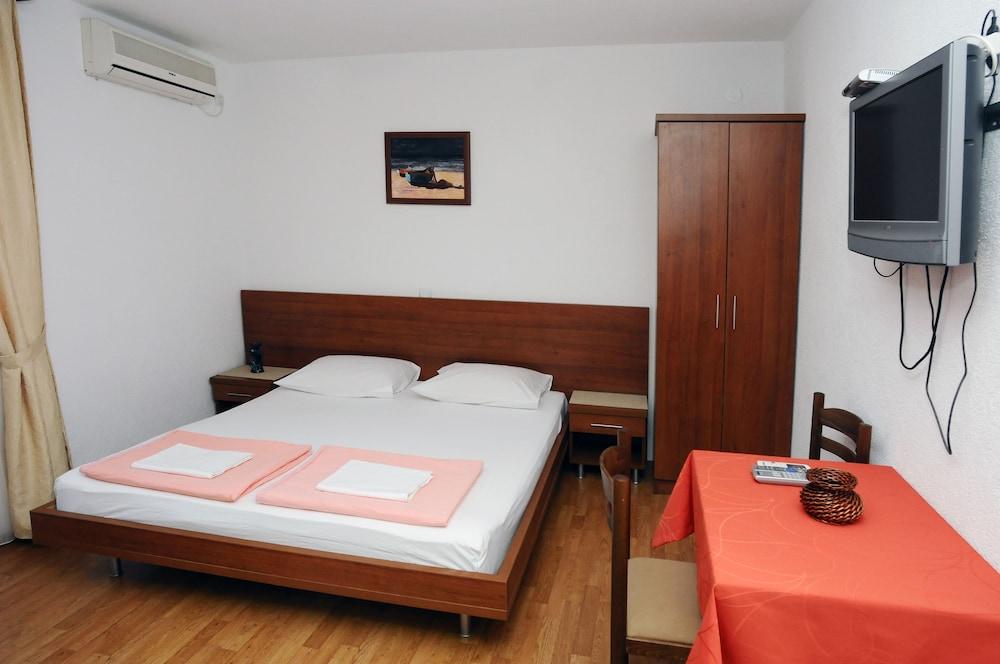 D&R Boreta Apartments