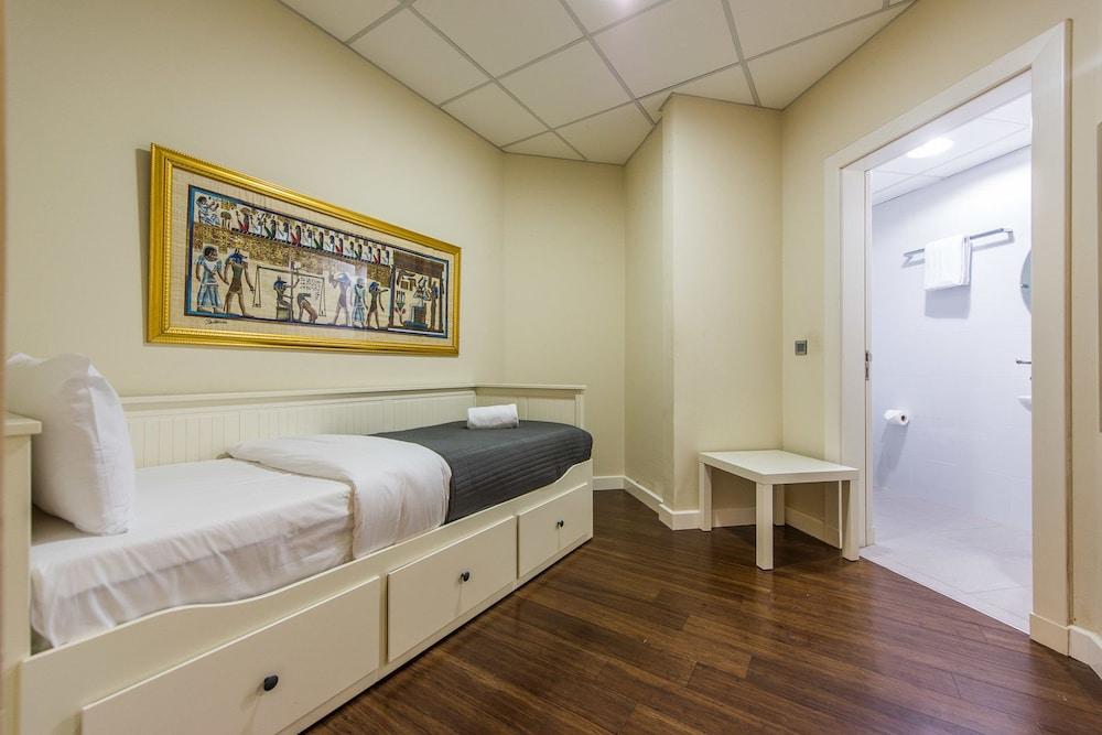 Deluxe Holiday Homes - Shoreline