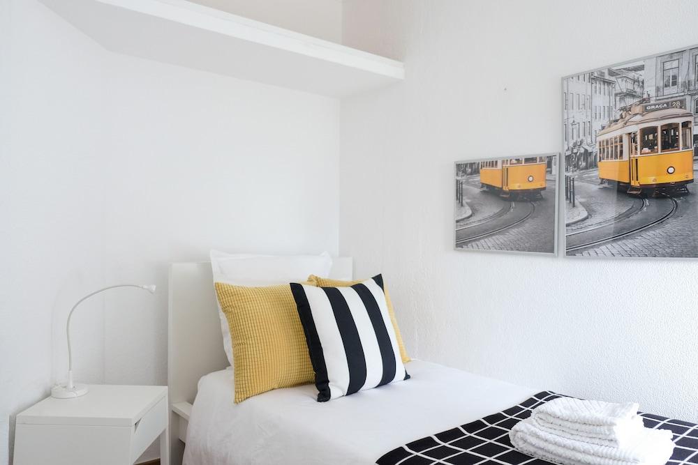 06 Olive Grove Apartment