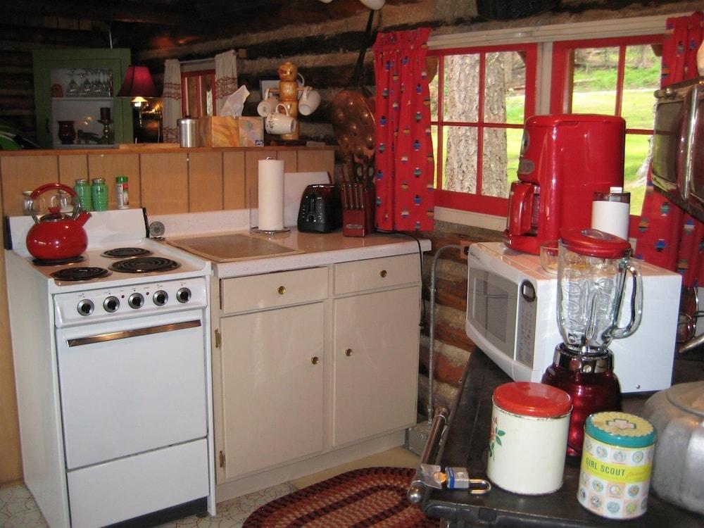 Ashley Lake 1 Bedroom Cabin