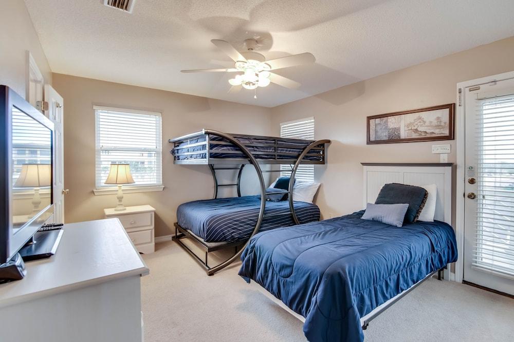 Summer Palace B 2 Bedroom Duplex by RedAwning