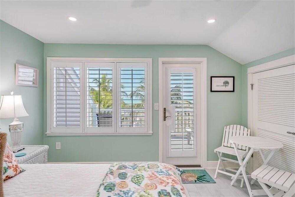 Turtleback 11 3 Bedroom Villa by RedAwning