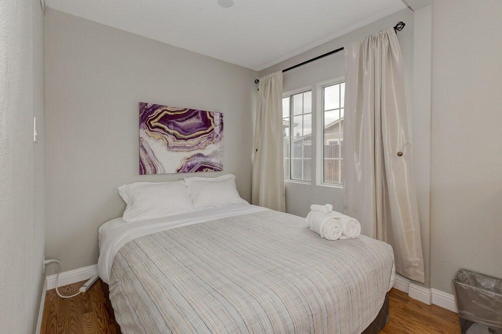 957 Beech St - 2 Br Home