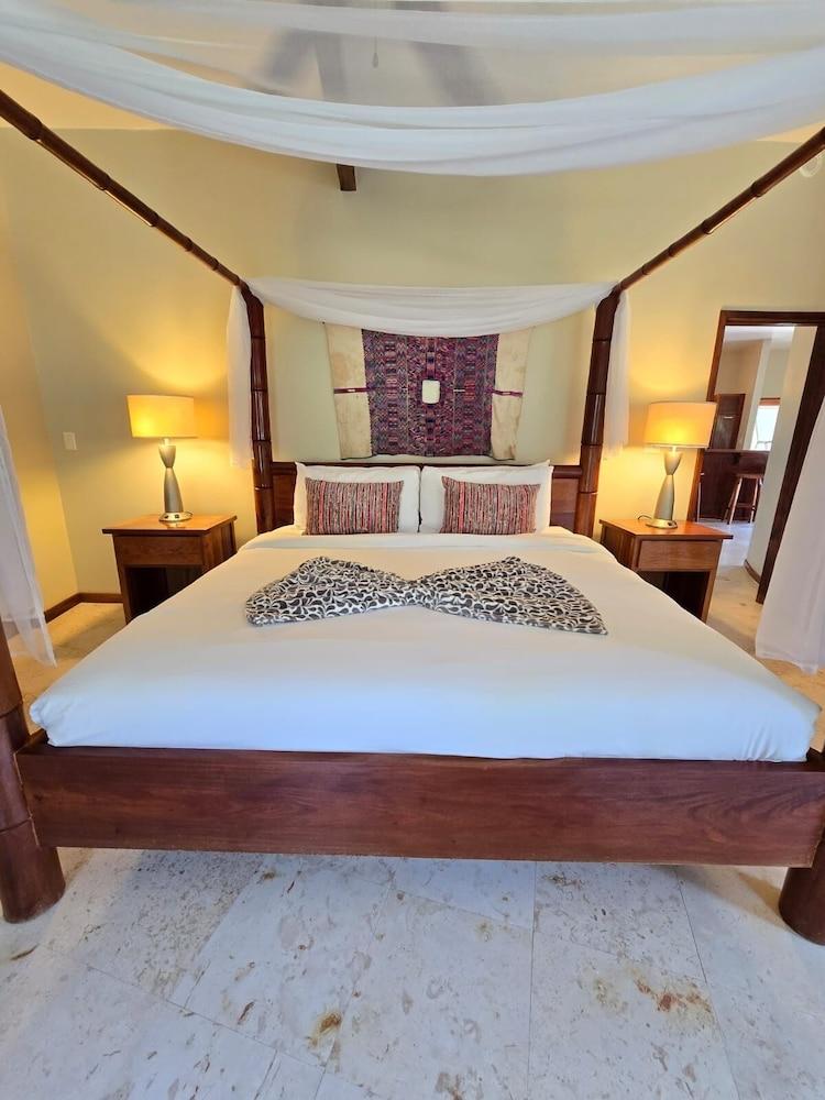 Indigo Belize 4a 3 Bedroom Condo by RedAwning