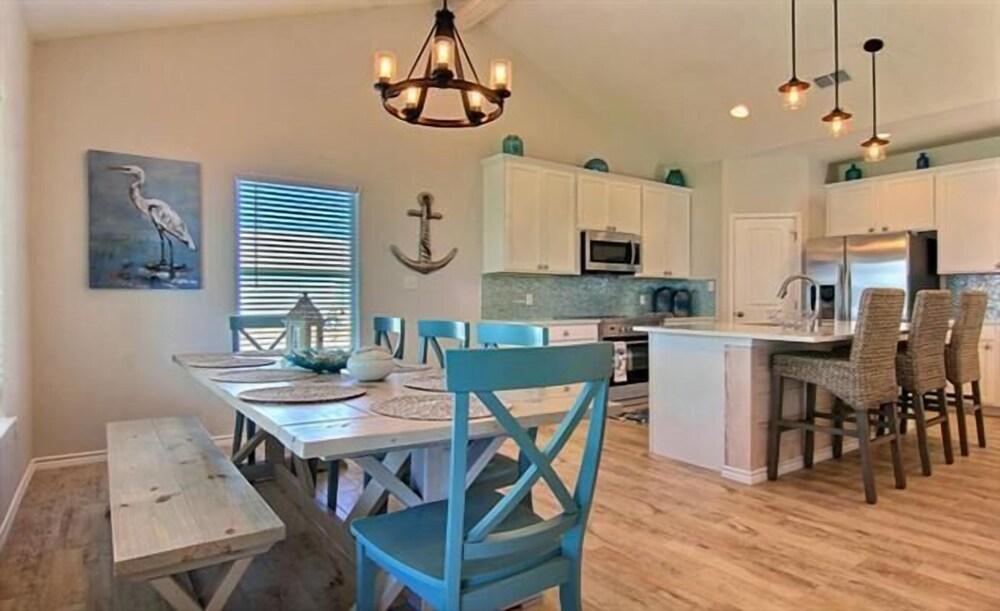 Private Beach Side Island Gem Home by Redawning