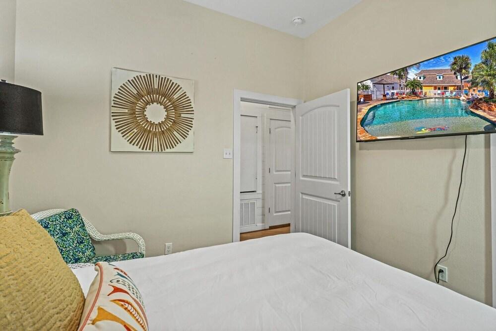 7th Sunrise 3 Bedroom Condo by RedAwning