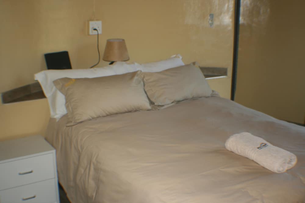 Distinctly Africa - Manyeleti