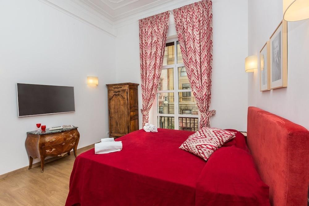 Prestigious Apartments Via Barberini