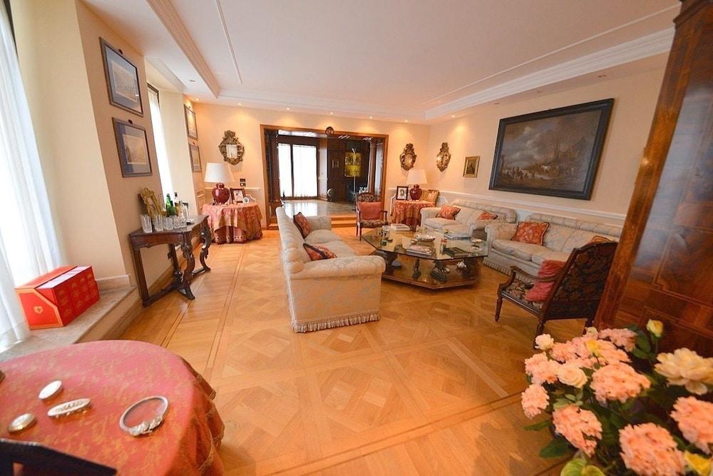 Prestigious Apartment Via Giulia