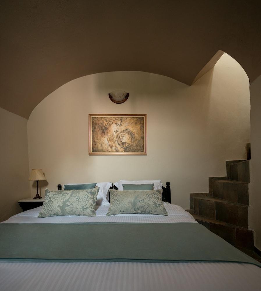 For All Seasons Mansion